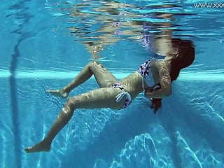 Andreina De Luxe In Erotic Underwatershow free video