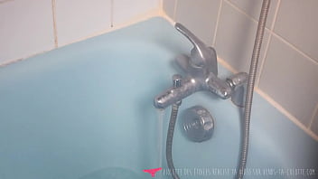 Vends-Ta-Culotte - Jeune Amatrice Française Se Caresse Dans Son Bain - Violette Des Étoiles free video